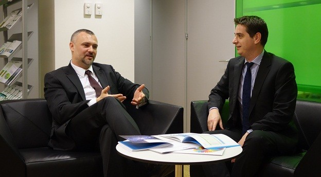 Andrei Burz-Pînzaru, partener al firmei de avocatură Reff & Asociații, și Radu Dumitrescu, directorul departamentului de asistență în tranzacții al Deloitte România (dreapta) conduc echipele dedicate tranzacțiilor cu portofolii bancare locale