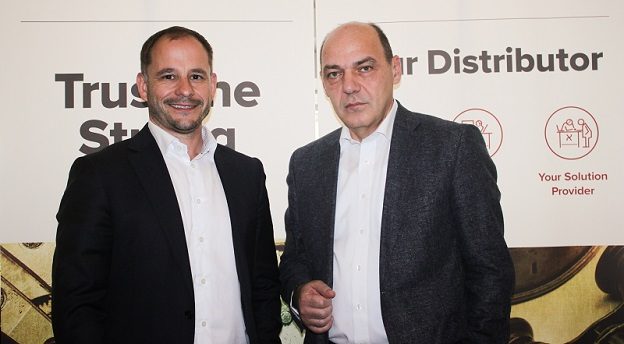 Milan Zinek, CEO ALEF Group (stânga) și Mircea Ciucur, Managing Director ALEF Distribution RO (dreapta). Sursă foto: ALEF.